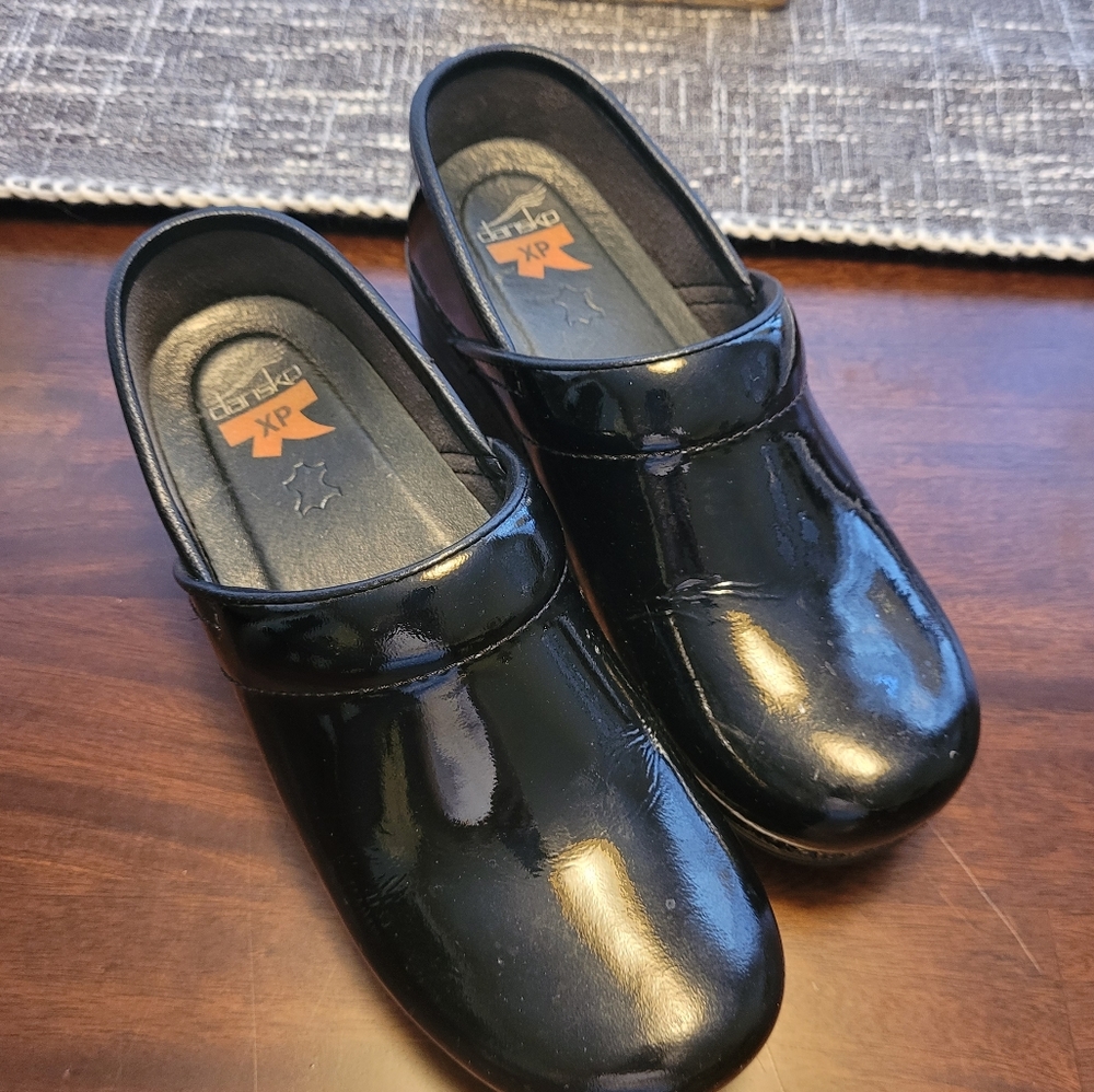 Dansko 37 clogs
